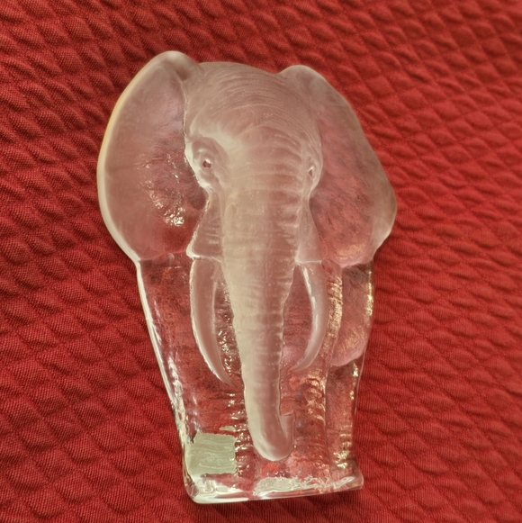 Mats Jonasson Crystal Elephant paperweight/figurine - Picture 5 of 10